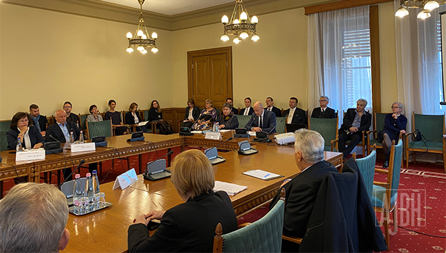 Commissioner and National Minority Deputy Attend Session of Parliamentary Committee Representing Nationalities in Hungary